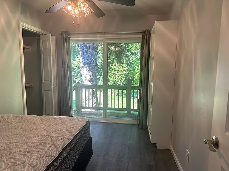 501B Oak Grove Rd #1B — Photo 2
