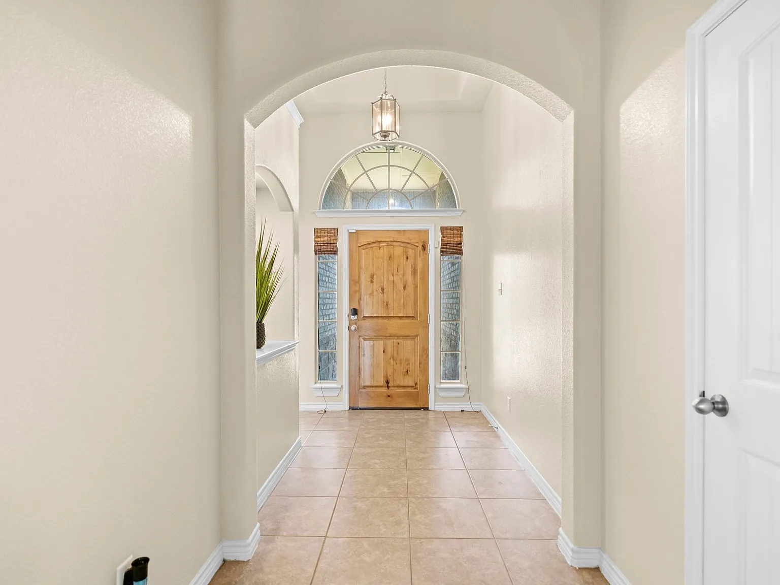 4 bed, 2.5 bath, 2250 sqft, $2,250 — Photo 2