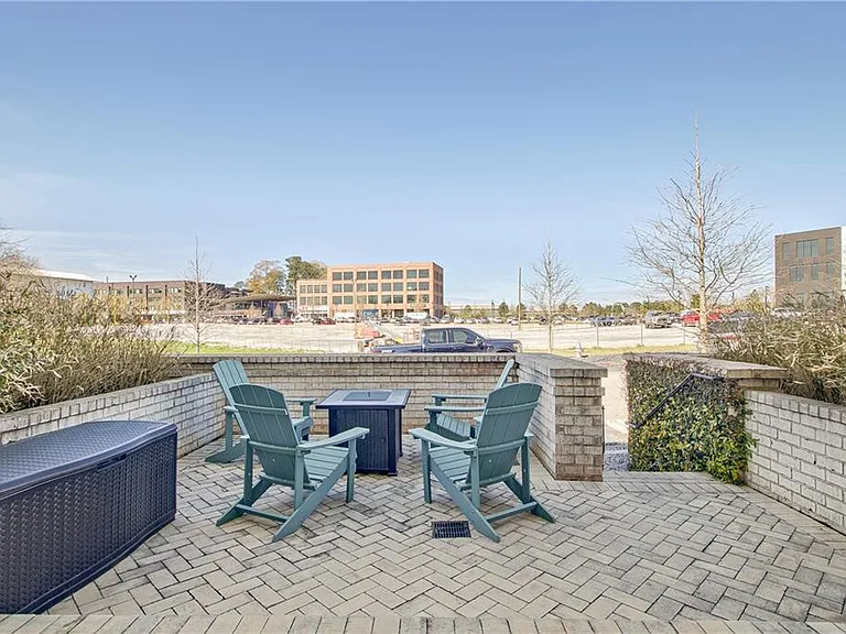 580 Heatherden Ave — Photo 3