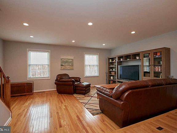 5th image of 9366 Tucker Woods Ct