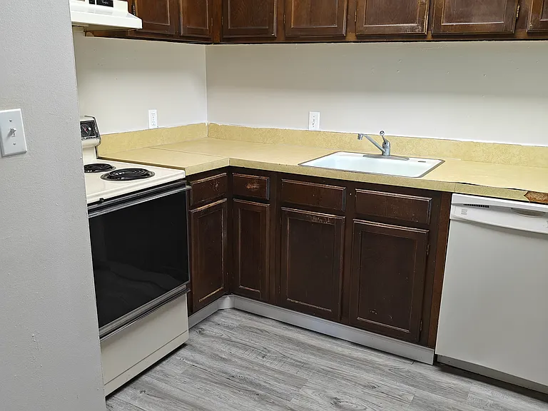 Fox Meadows Apartments — Photo 6