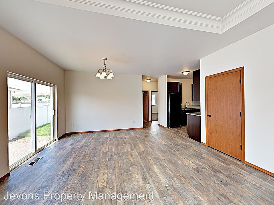 1st image of 2901 Willow St #1