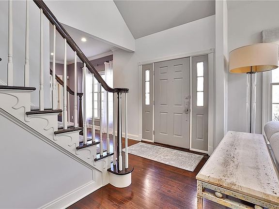 2nd image of 8 Caruso Pl
