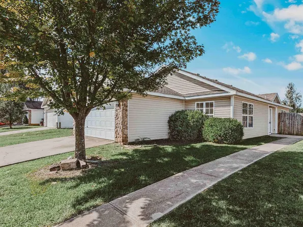 393 Cascade Cir, Springdale, AR 72764