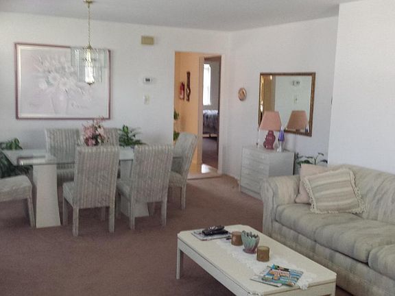 4th image of 277 Harrington Dr N