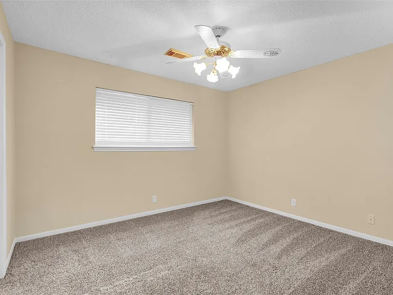 611 N Hickory St — Photo 20