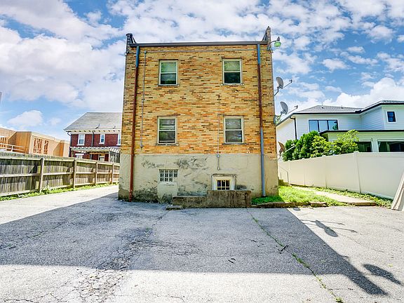 3rd image of 3653 Shaw Ave APT 5
