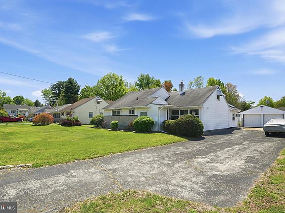 3rd image of 2110 Chestnut Ave