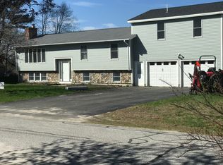 9 Beach Rd, Raymond, ME 04071