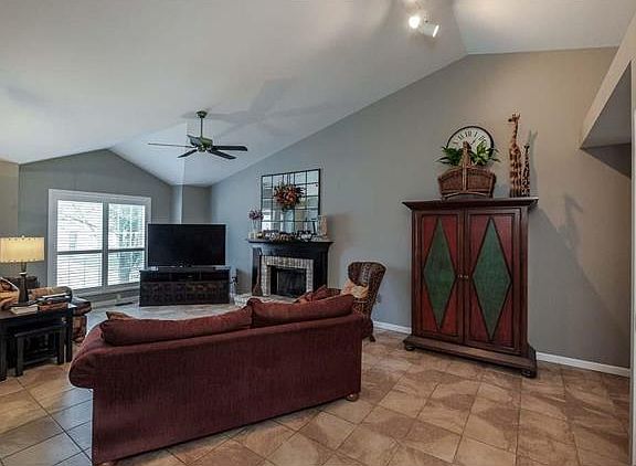 5th image of 16939 Hickory Crest Dr