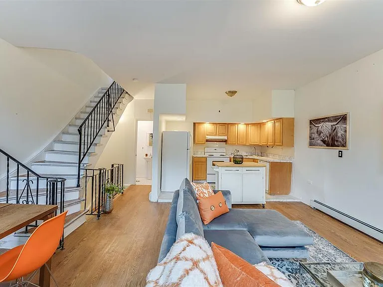 107 Madison St — Photo 4