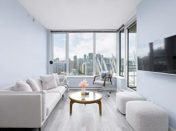 33 Smithe St #3207, Vancouver, BC V6B 0B5