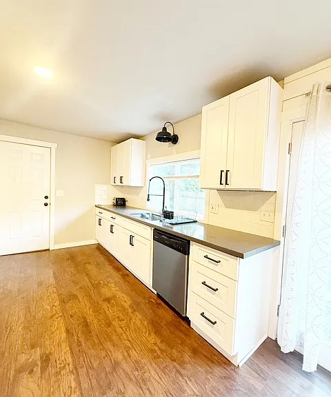 144 Broad St W — Photo 7