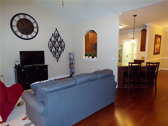 4th image of 113 Chestnut Bend Dr