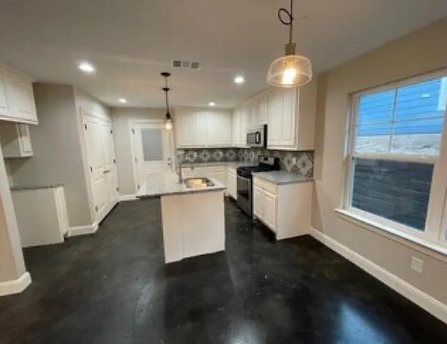 428 E Nelson St — Photo 3