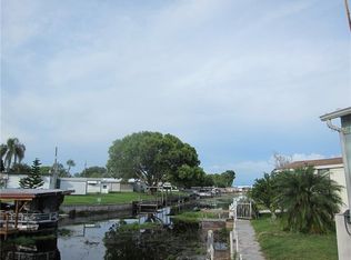 1614 S Shore Dr, Tavares, FL 32778