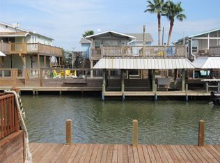 1275 Bay St, Crystal Beach, TX 77650