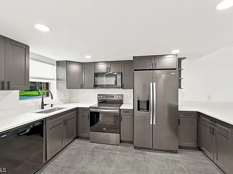 16881 Davis Rd #313 — Photo 5