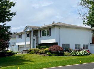 12 Rockland Dr, Jericho, NY 11753