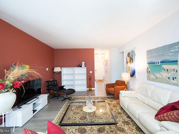 5th image of 159 Regulator Dr N