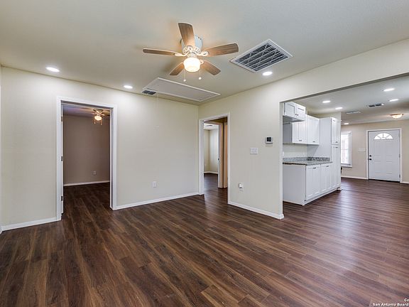 3rd image of 805 Theo Pkwy