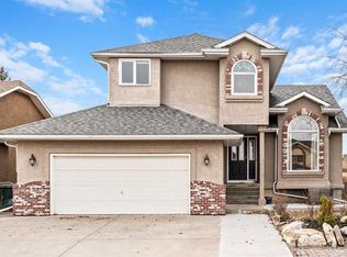 296 NE Lakeside Greens Cres, Chestermere, AB T1X 1C3