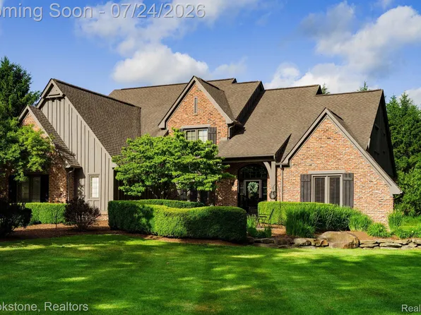 7768 Somerhill Ln, Clarkston, MI 48348