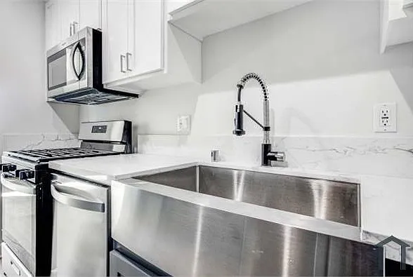 624 W 83rd St #12 — Photo 3