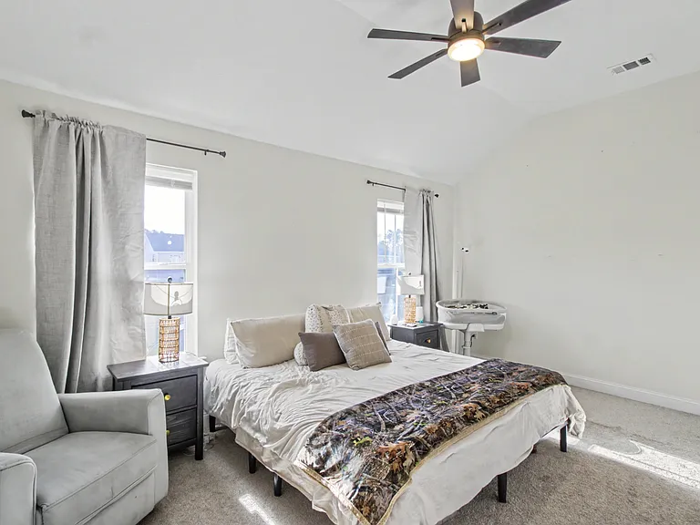 1052 Grayson Ave — Photo 3
