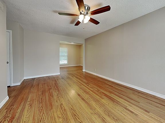 3rd image of 11211 Ulloa Ln