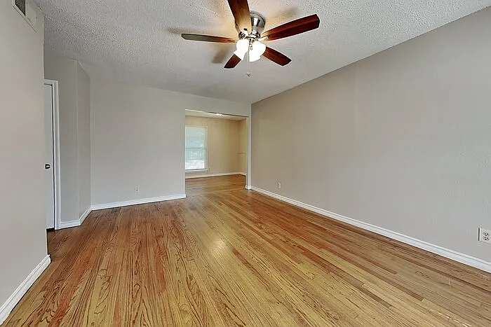 11211 Ulloa Ln — Photo 3