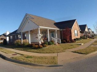 725 Doris Dr, Springdale, AR 72762