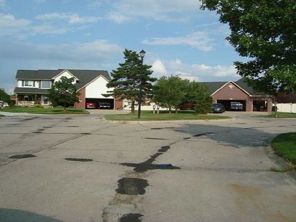Exterior Neighborhood (street photo)