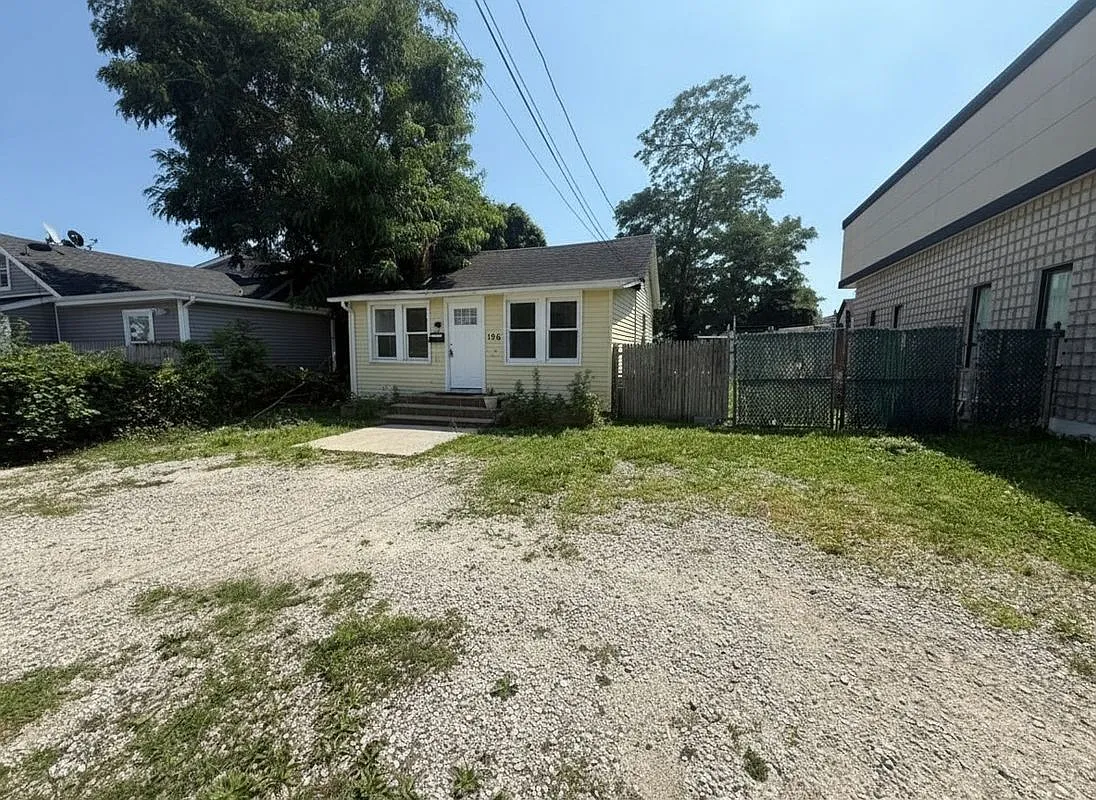 2 bed, 1.0 bath, 630 sqft, $2,500 — Photo 1