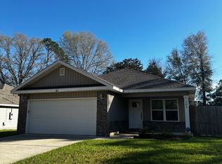 104 Hampton Dr, Crestview, FL 32539