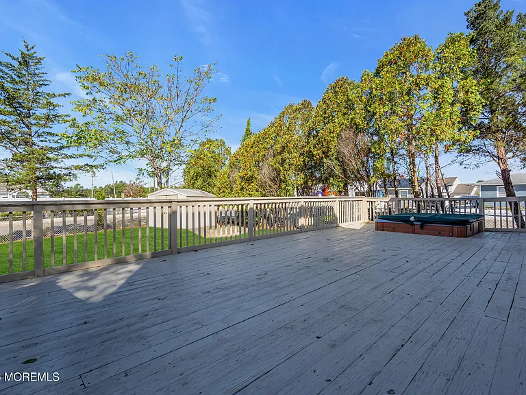 101 Clearwater Dr — Photo 33