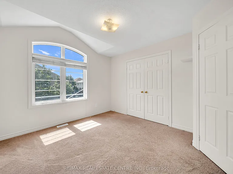 4215 Cole Cres — Photo 37