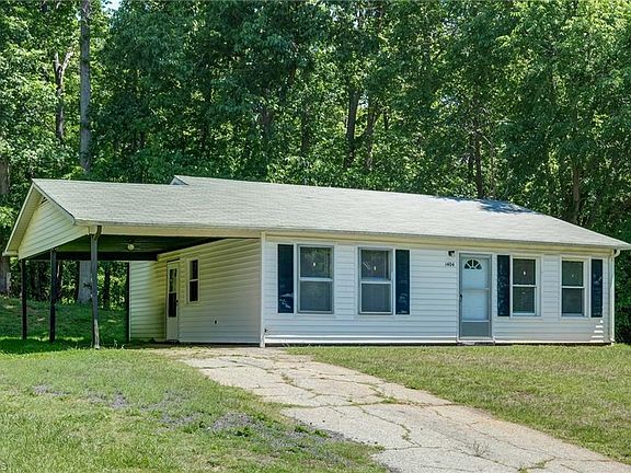 2nd image of 1404 Ballymena Dr
