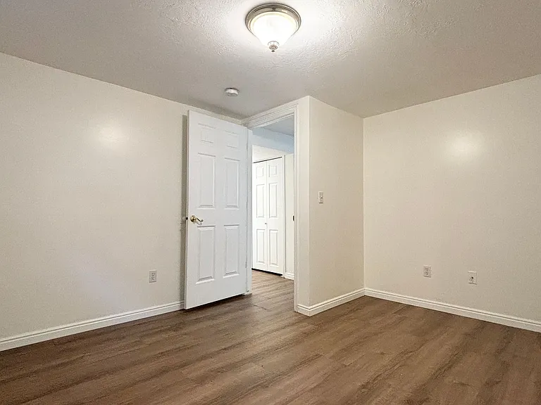 2028 E. Sunnyside Ave. — Photo 12