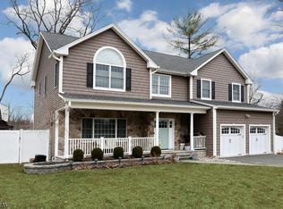 2 Arthur Ct, Montvale, NJ 07645