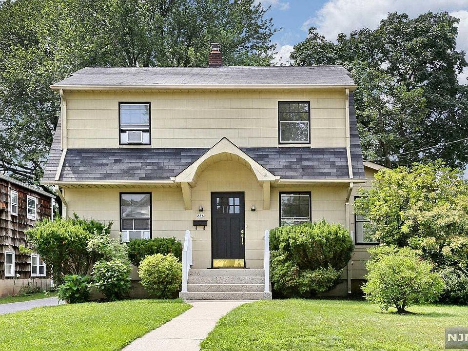 1st image of 226 Zabriskie Pl