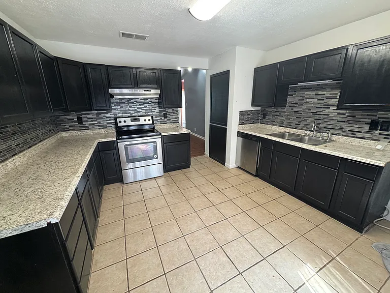 5107 Anacacho St — Photo 1