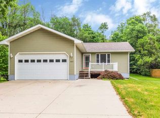 813 River Forest Rd, Evansdale, IA 50707
