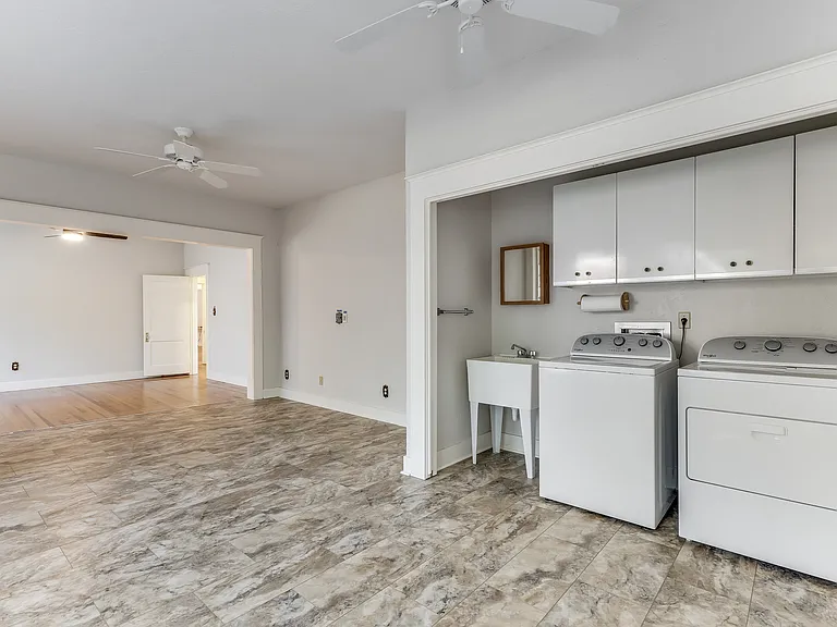 122 S Belmont Ave — Photo 20