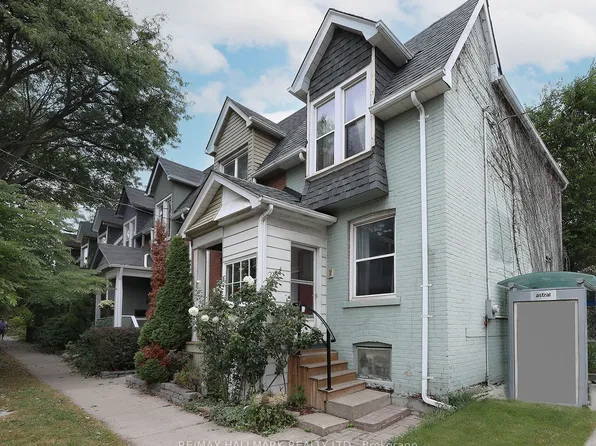 1 Lockwood Rd, Toronto, ON M4L 3M7