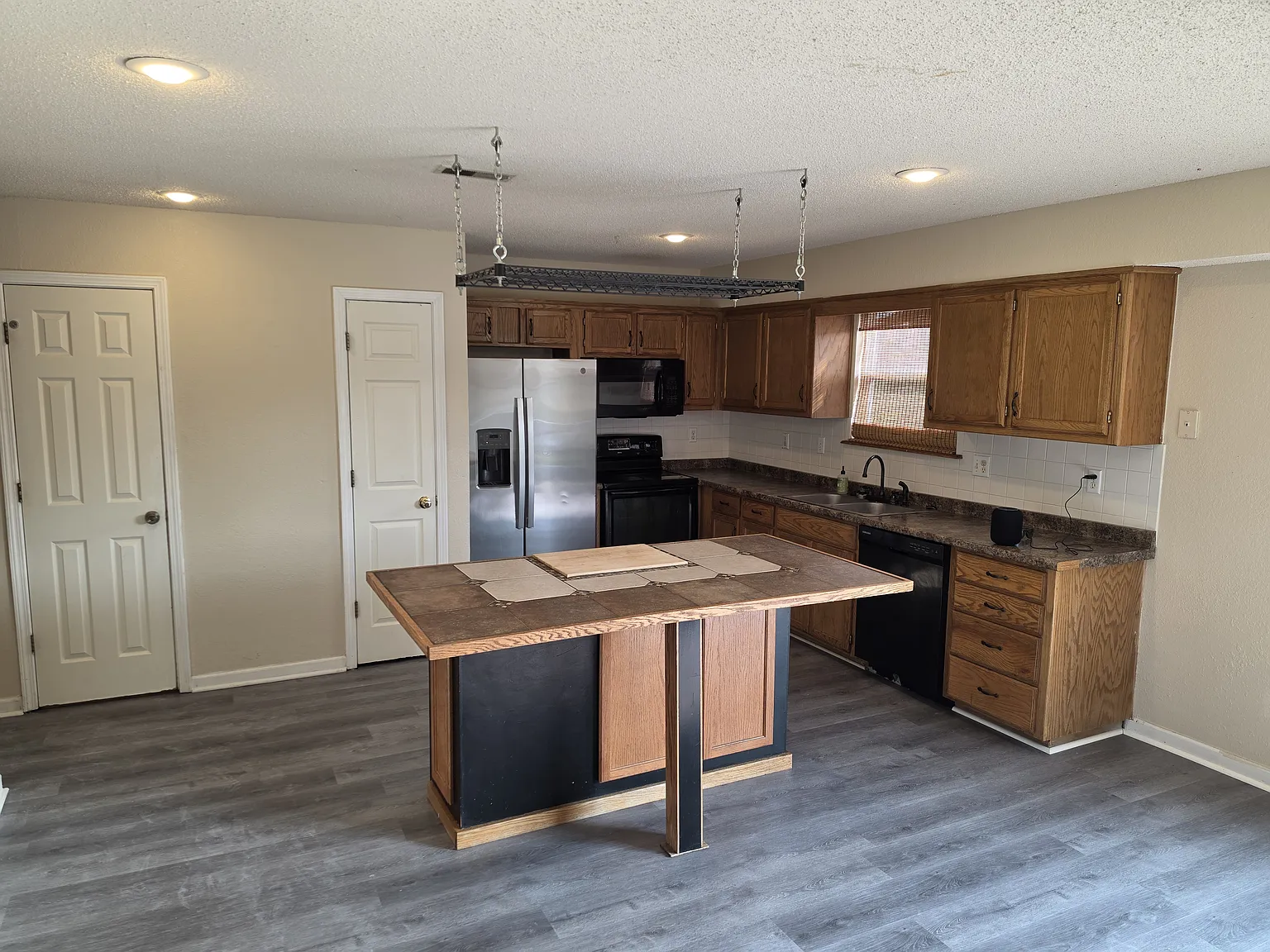 3 bed, 2.5 bath, 2085 sqft, $1,950 — Photo 3