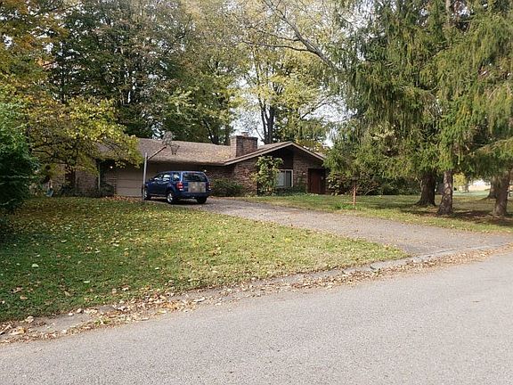 3rd image of 1112 Green Tree Dr