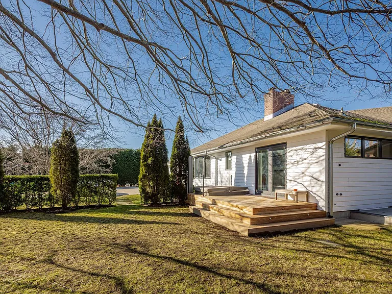 89 Pantigo Rd — Photo 25