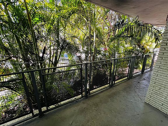 3rd image of 946 Bay Dr APT 2