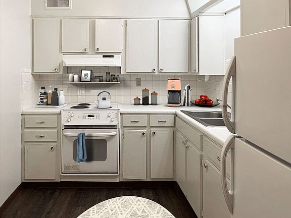 2nd image of 4030 Summer Ave APT 31